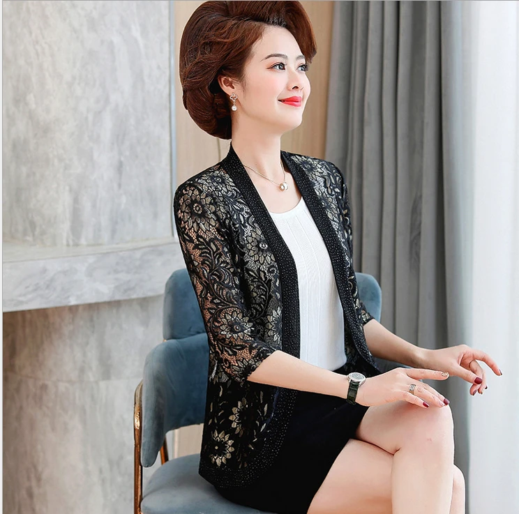 

Кружевной кардиган с бриллиантами, летняя шаль для матери среднего возраста, короткая куртка, большой размер 5XL, рукав три четверти, защита о...