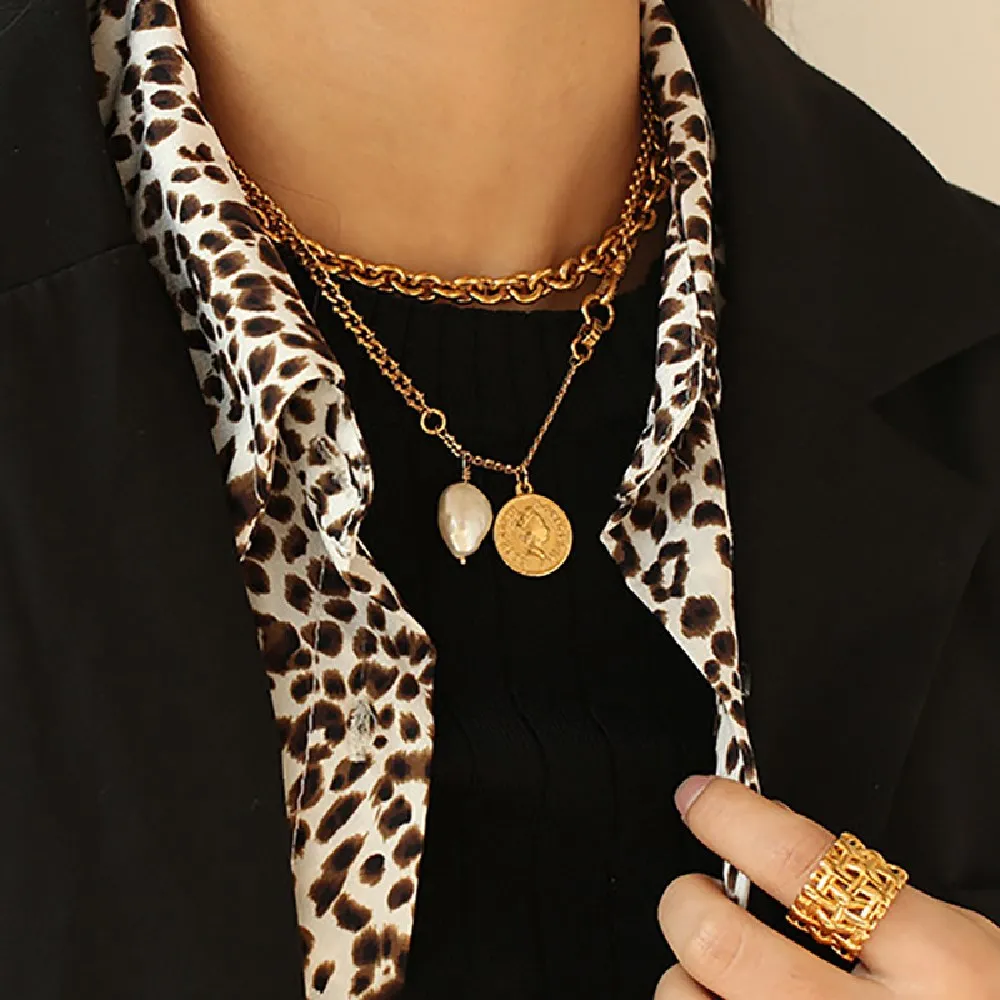 

Cosysail 2Pcs/Set Double-Layered Portrait Pendant Necklace for Women Hiphop Chunky Chain Necklace Party Statement Jewelry Gift