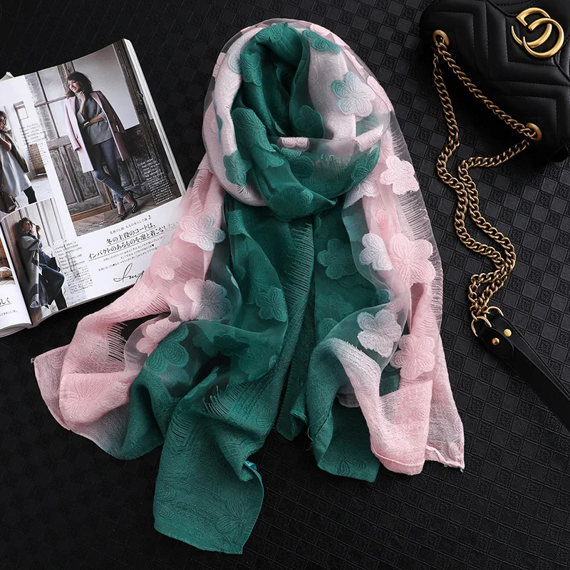 Шарф женский кружевной Шелковый с градиентом вырезанными цветами весна 2020 |