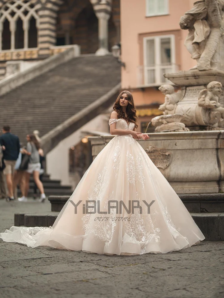 

YILIBER Lace retro wedding dress v-neck simple sleeveless bridal dresses big skirt embroidery applique fluffy skirt