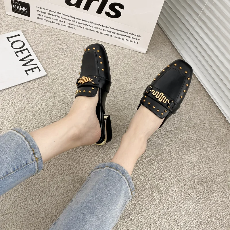

2021 spring and summer new ladies Mules shoes fashion metal decoration outdoor beach Baotou half slippers rivet drag sandals