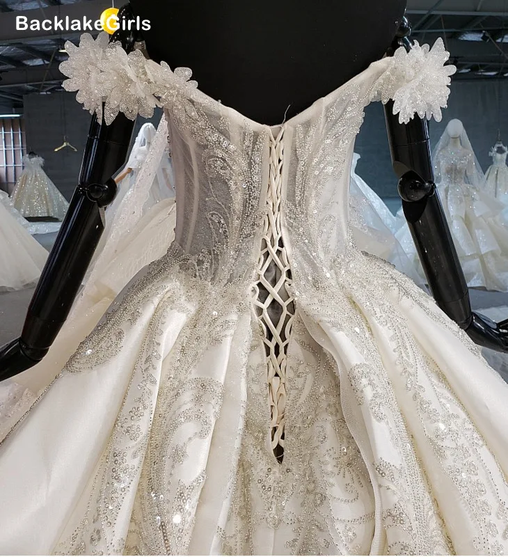 Свадебные платья с короткими рукавами открытыми плечами v-образным вырезом