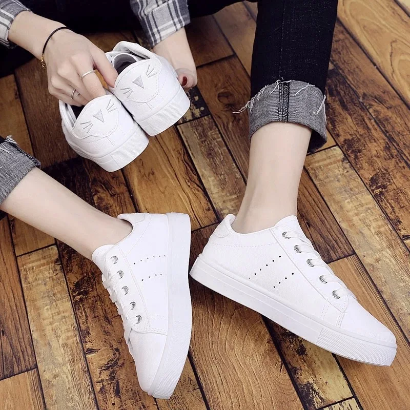 Белые женские кроссовки с милым котиком на шнуровке Вулканизированная обувь