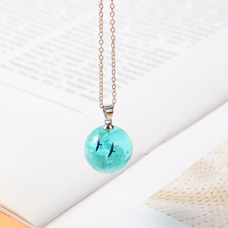 Ожерелье с подвеской в виде шара из смолы облаками и орлом для женщин девочек