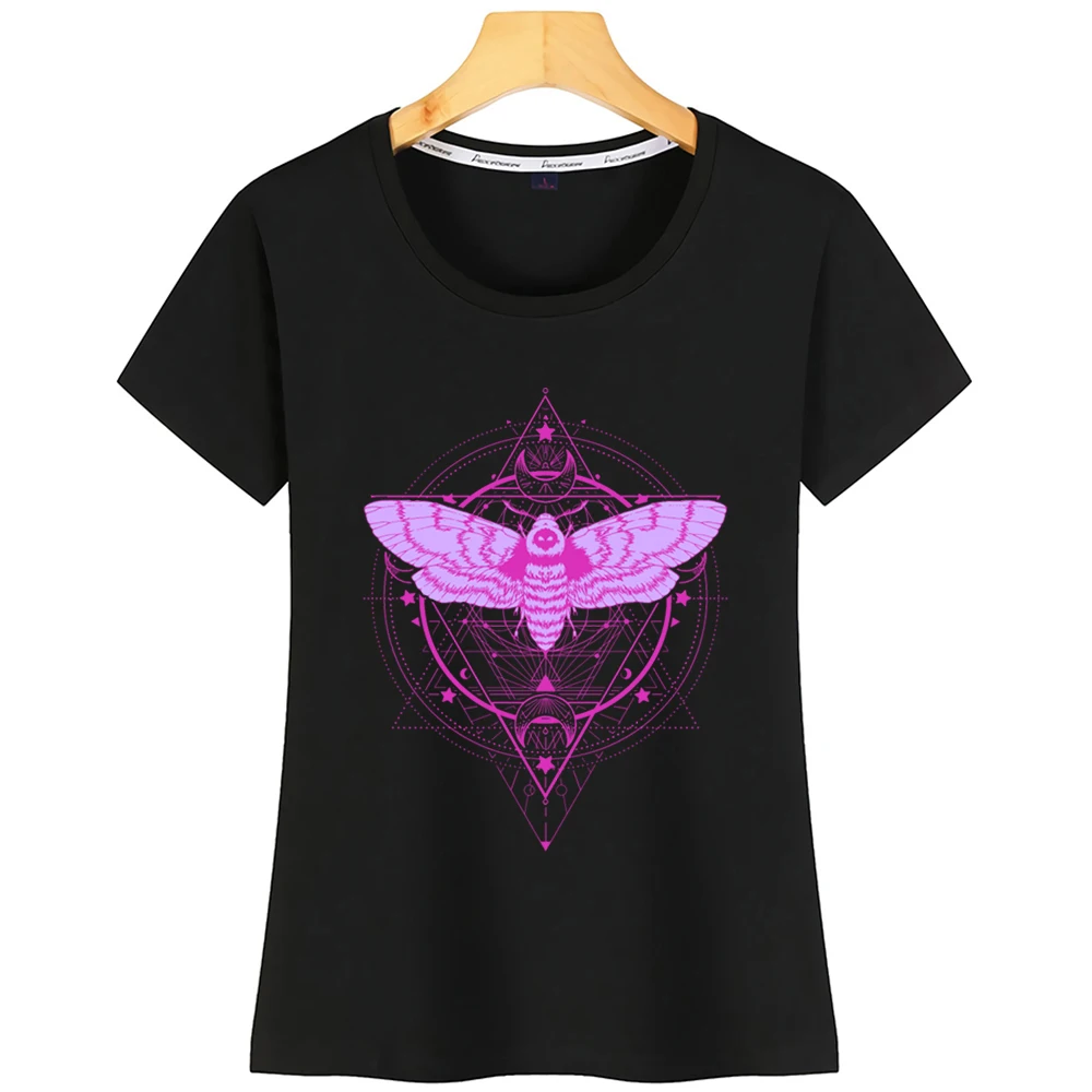 Женские футболки моли и полумесяц для привлекательных пастельных в готическом
