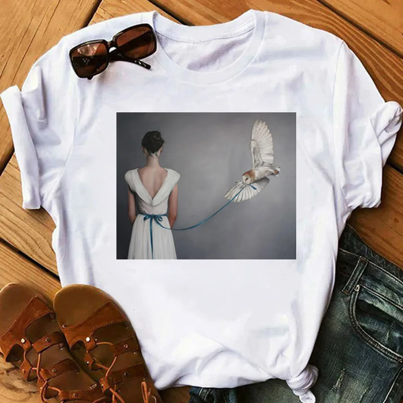 Женская футболка с коротким рукавом и принтом бабочки в стиле