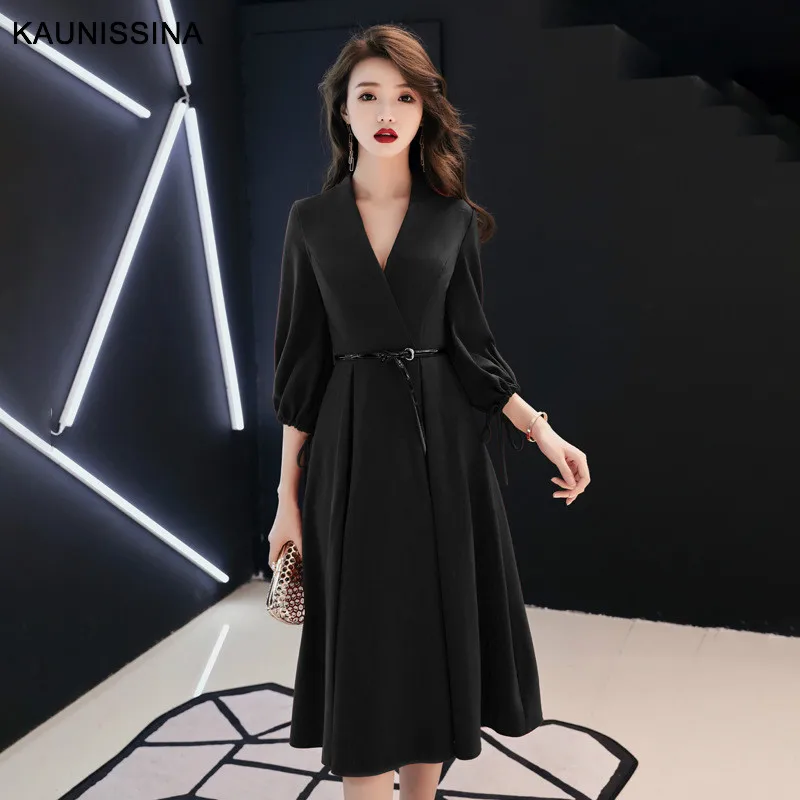 Женское коктейльное платье KAUNISSINA красное однотонное до колена с v образным