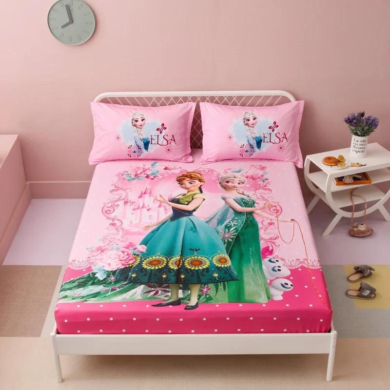 Disney с героинями мультфильма Холодное сердце принцессами Эльзой и Анной Микки