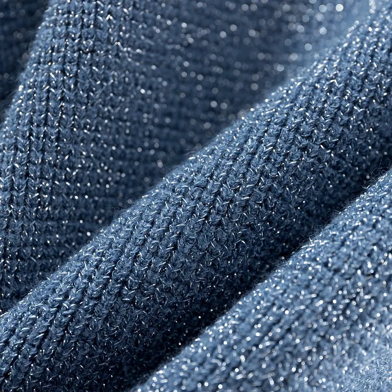 Свитер женский трикотажный с люрексом длинными рукавами-фонариками и круглым