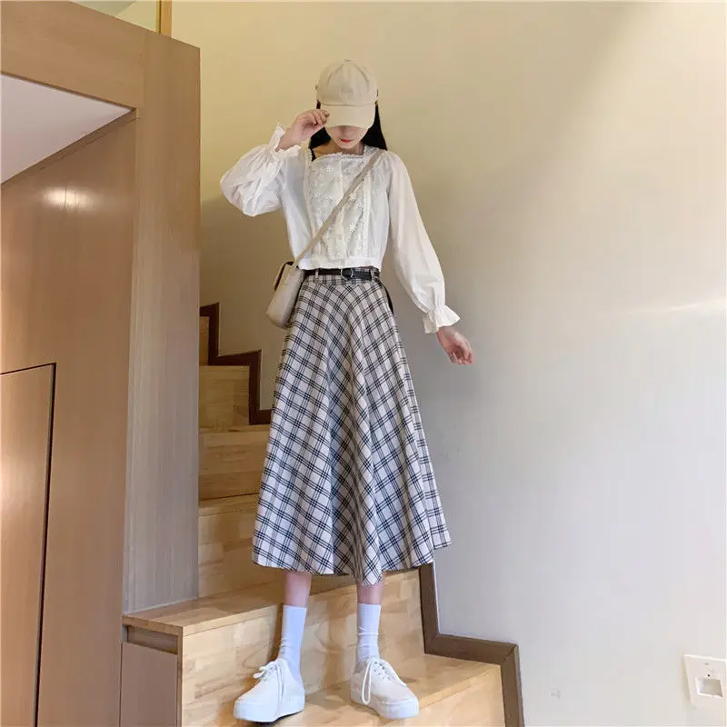 

2021 spring new retro lattice skirt Student Korean high waist thin Chiffon medium length A-line skirt