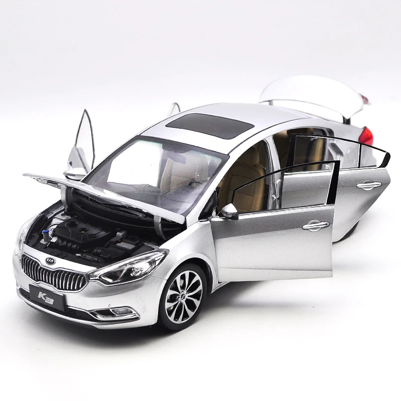 Литая модель автомобиля из сплава 1:18 Dongfeng Yueda Kia K3 3 Игрушечная игрушечная