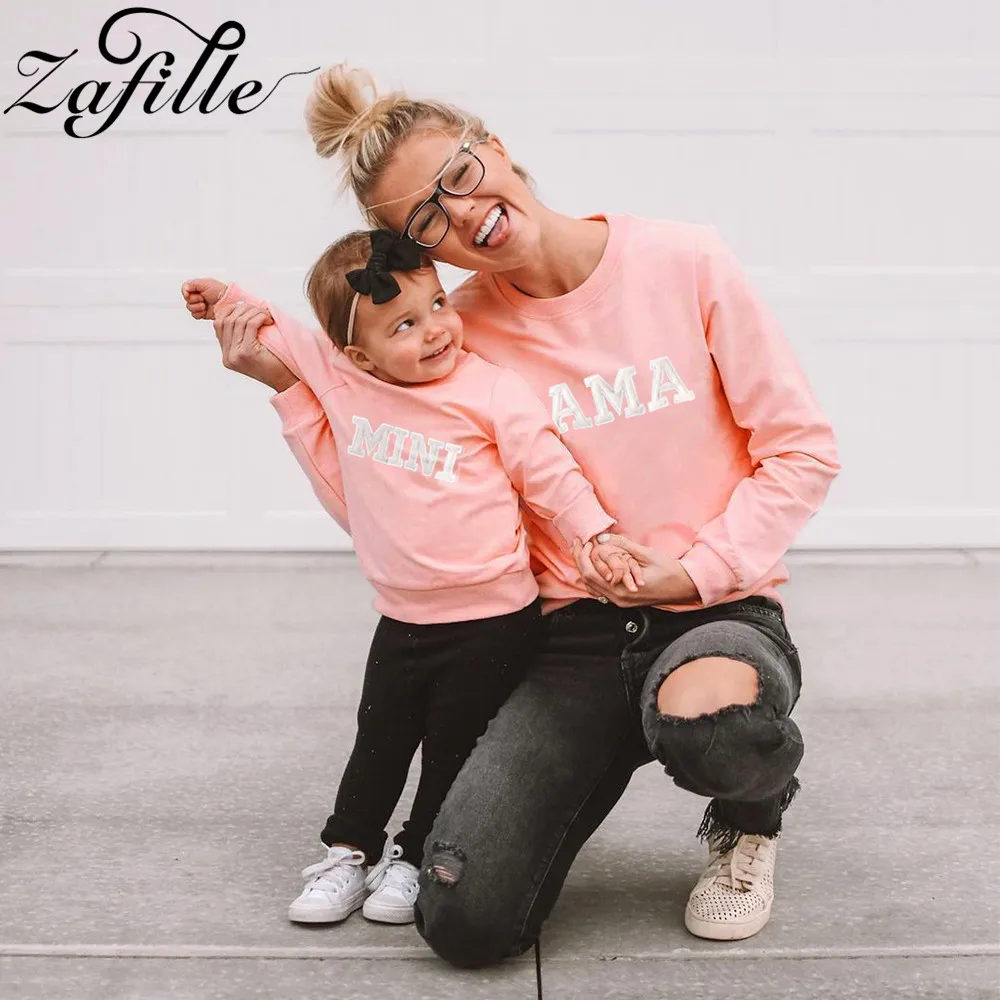 

ZAFILLE Mom and Daughter Matching Clothes Autumn Letter Pink Family Look Mom and Son Hoodies Casual Mama Kids Family Clothing