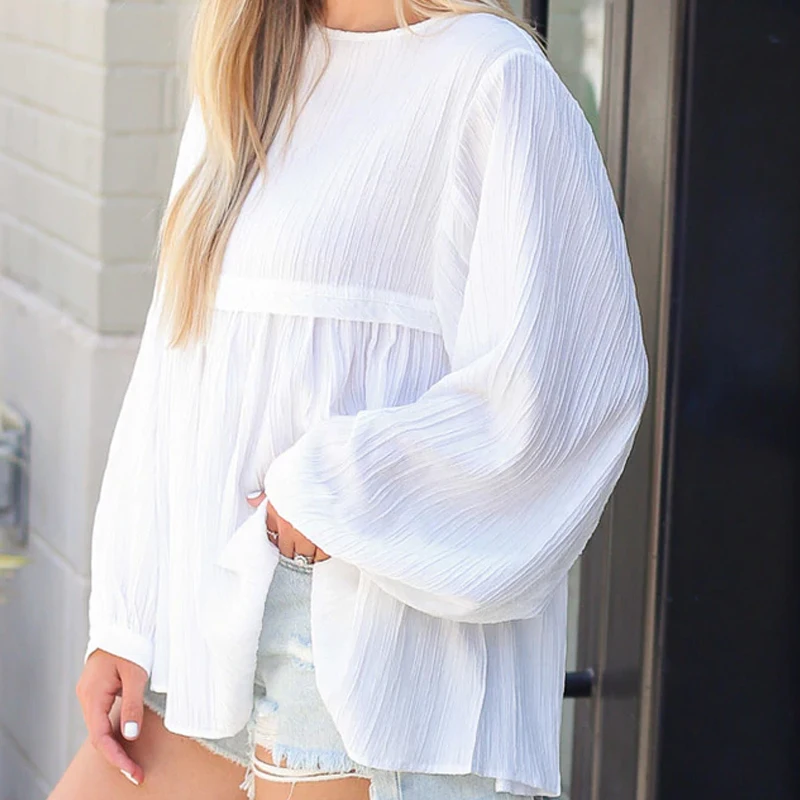 

Блузка женская свободного покроя с рукавами-фонариками и круглым вырезом