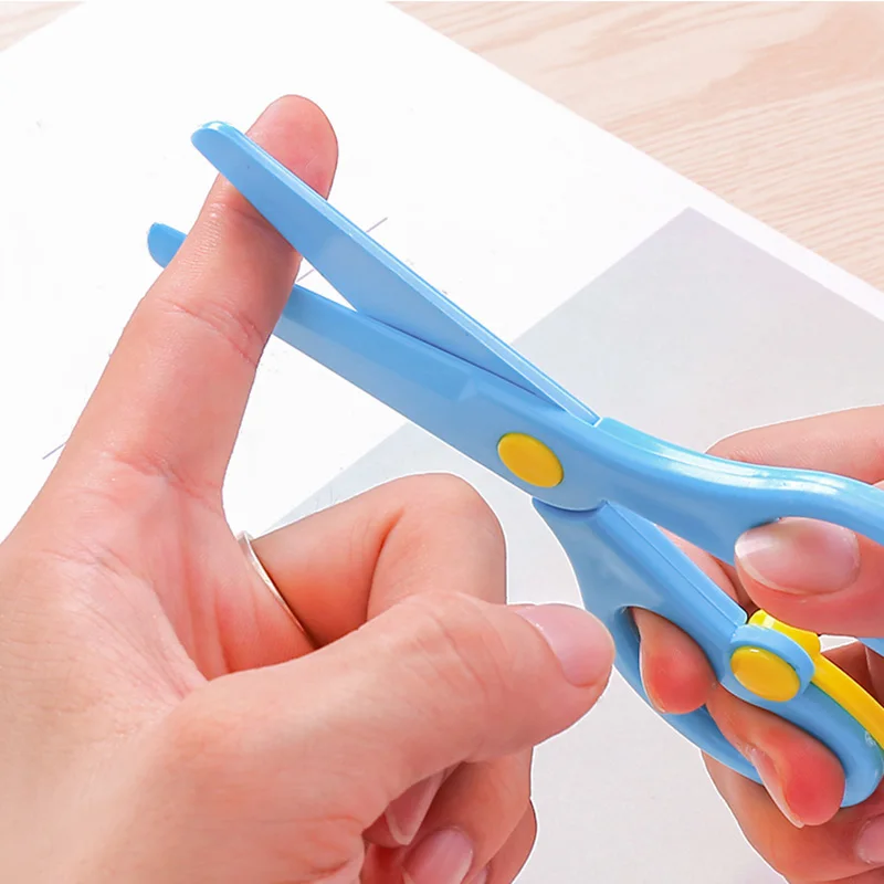 

Mini Safety Plastic Scissors Student Kids Stationery Home School Supplies Kindergarten DIY Cutting Paper Tool