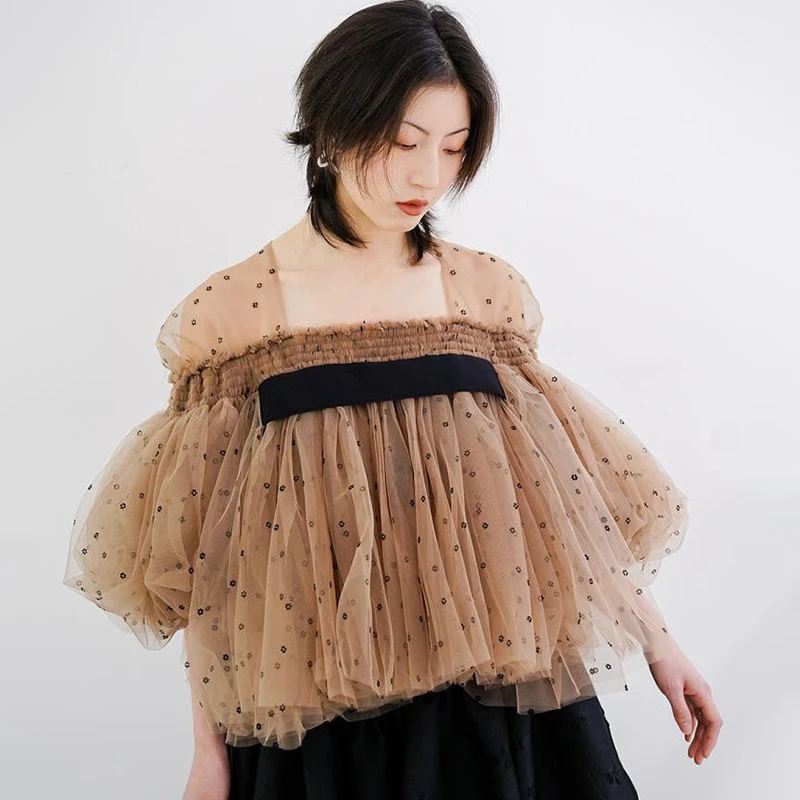 Женская блузка в горошек TWOTWINSTYLE белая Элегантная с квадратным воротником