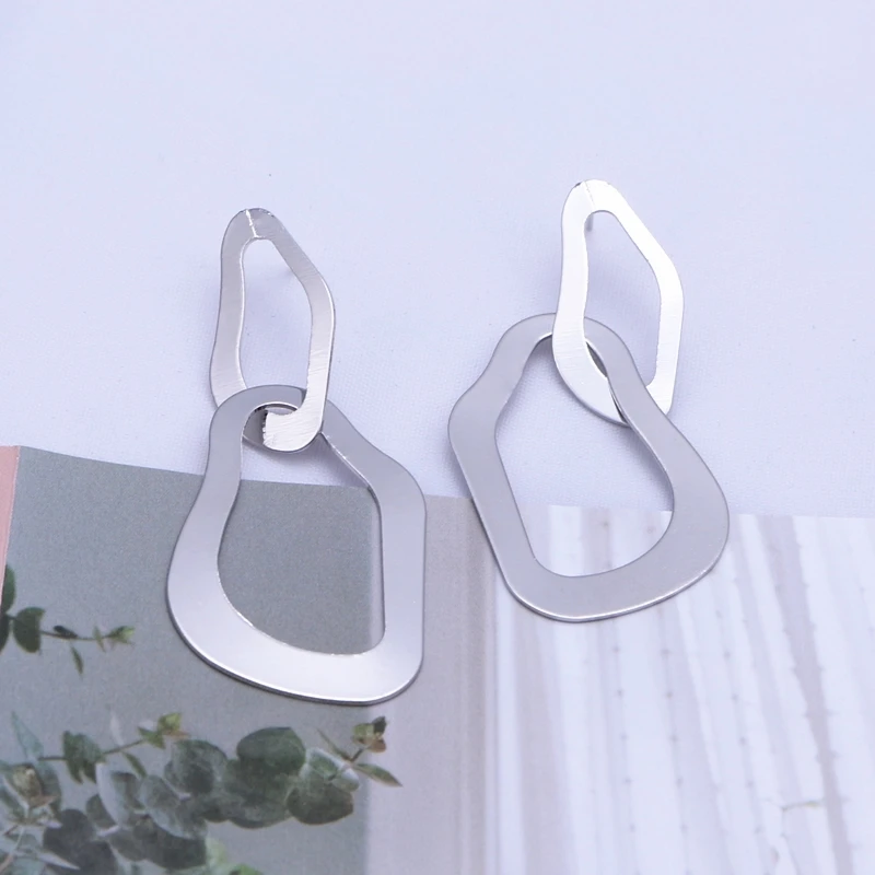 

Exaggerated Hollow Irregular Long Dangle Earrings for Women Lady Personality Geometric Oval Round Metal Earing Party Jewelry