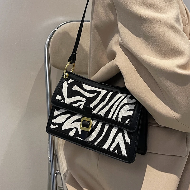 

Niche Design Fall/winter Hot Bag New Bag Female Messenger Bag Fashion Leopard Shoulder Bag Underarm Bag Square Bag Width: 22cm