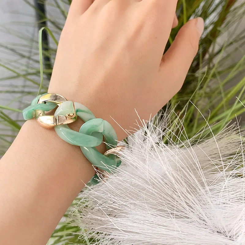 

Punk Charm Green Color Resin Bracelets Bangles Acrylic Toggle Lasso Friendship Bracelets on Hand for Women Wrist Jewelry