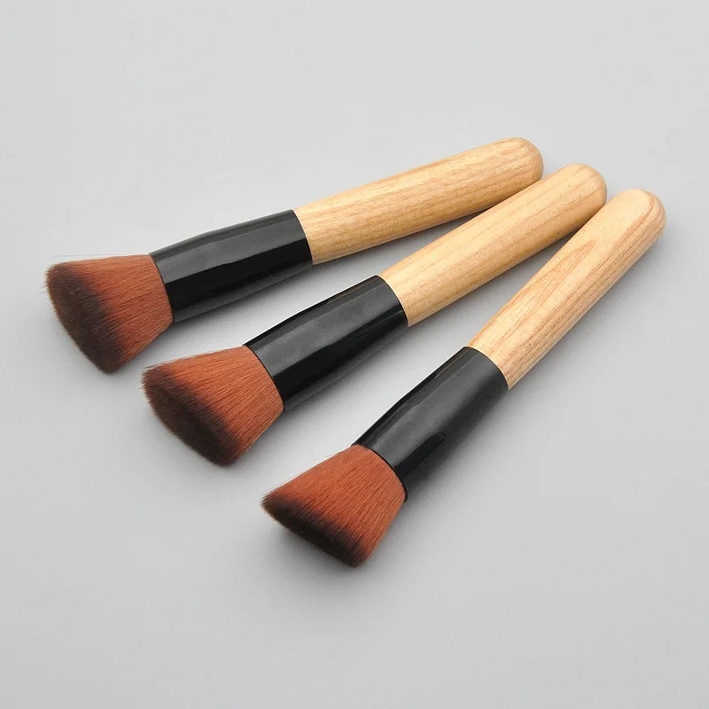 Кисть для макияжа с деревянной ручкой блендер плоским верхом и полным покрытием