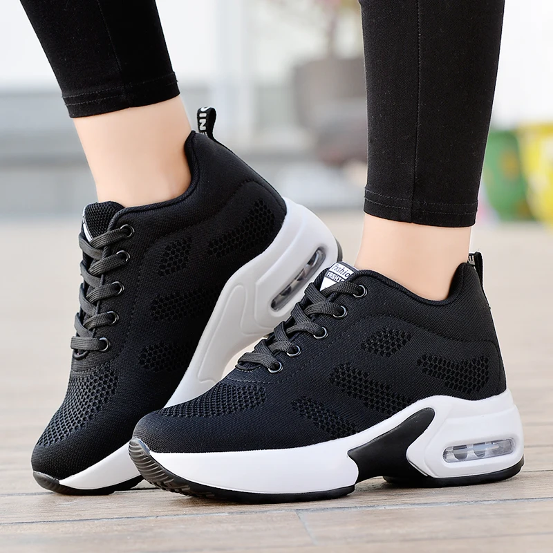 Женские кроссовки на платформе Цвет черный красный белый женские танкетке