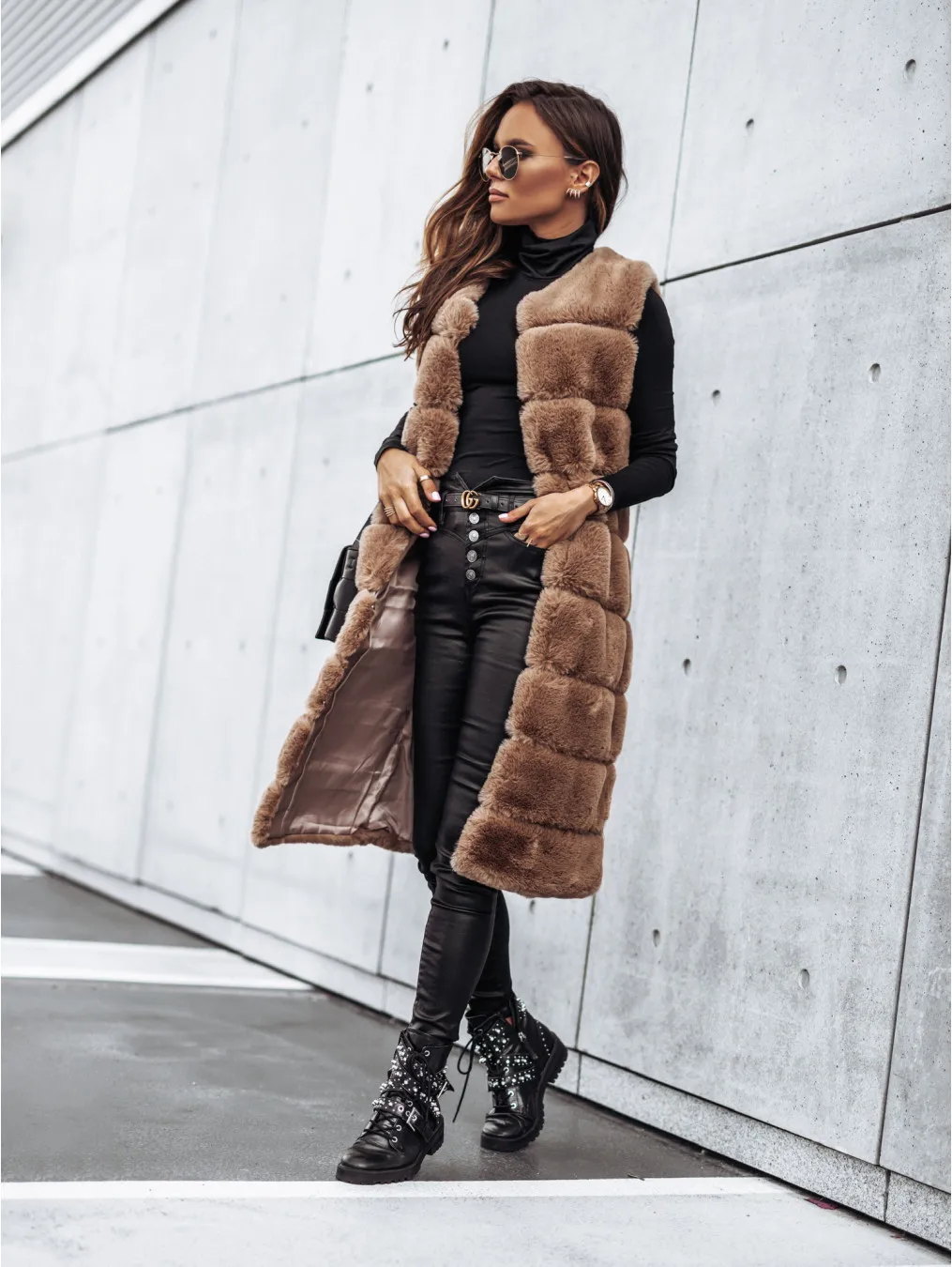 

2021 long fur coat with round collar in autumn and winter