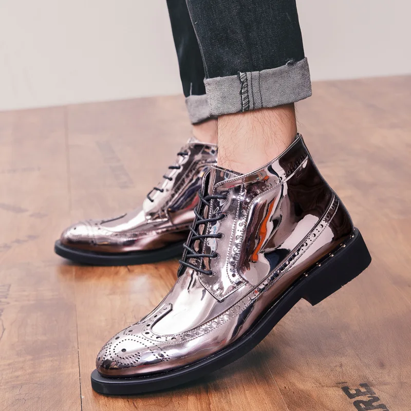 

Spring and Autumn New Men's PU Carved Patent Leather Nightclub Trendy Shoes Pointed Toe Thick-soled Fashion Martin Boots ZX020