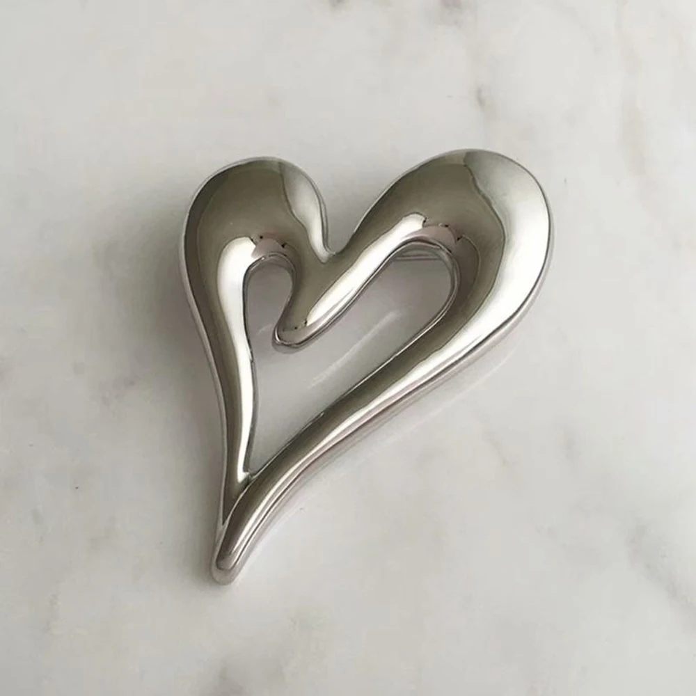 

Contracted Temperament Elegant Heart Shape Brooch Personality Fashion Women Suit Deserve To Act The Role Of A Brooch