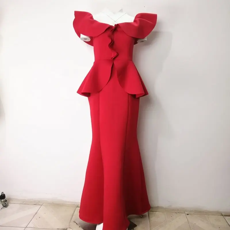 Женское вечернее платье-Русалка с открытыми плечами и оборками Красное длинное