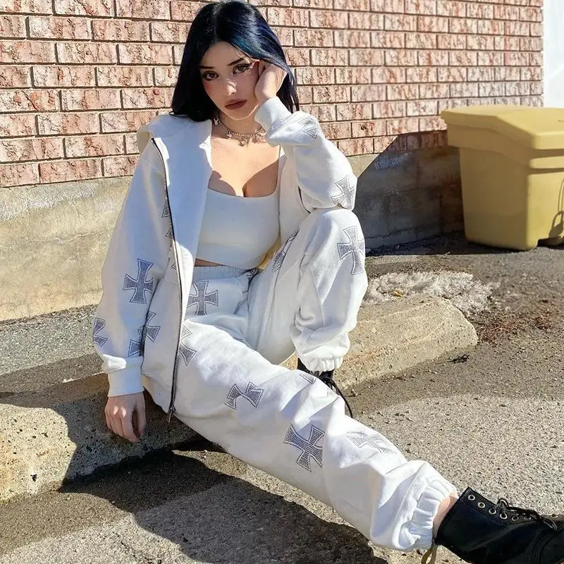 Женский спортивный костюм из двух предметов свитшот на молнии и штаны со