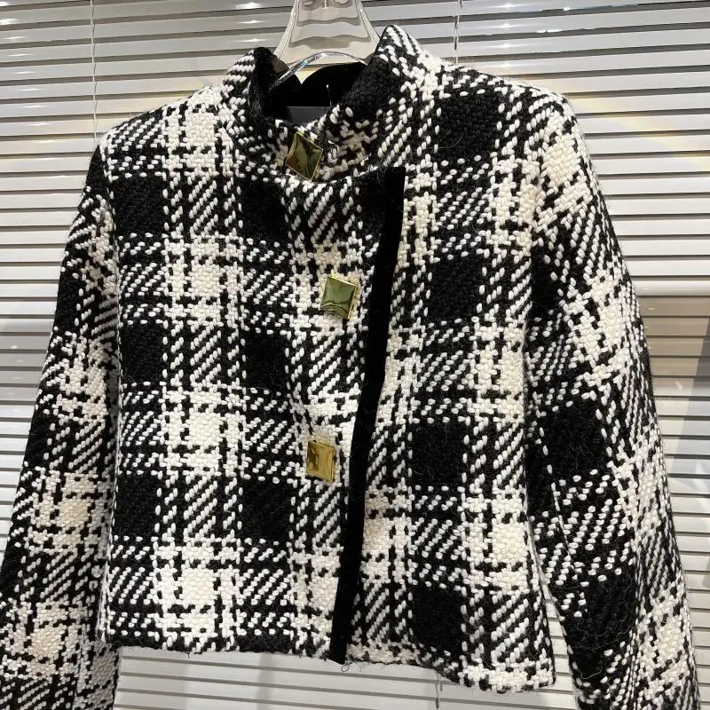 

2021 Winter New Women's Jacket Fashion Metal Square Buckle Black and White Check Tweed Quilted Short Ladies Coat