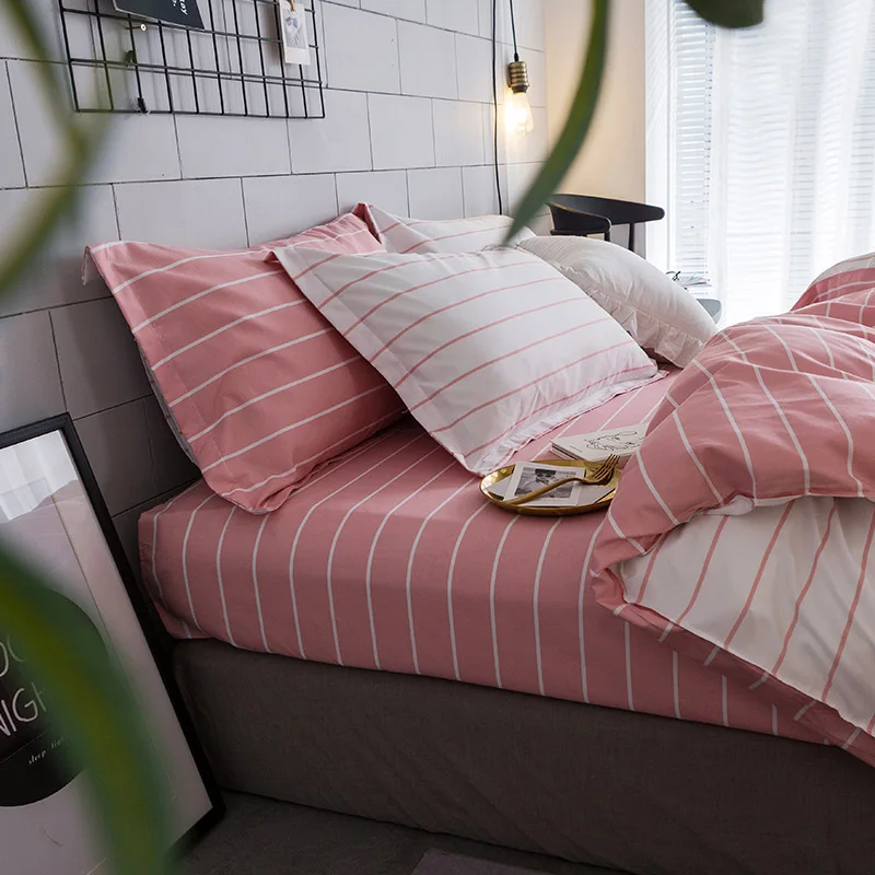 Комплект постельного белья в полоску Parkshin белое и розовое постельное белье