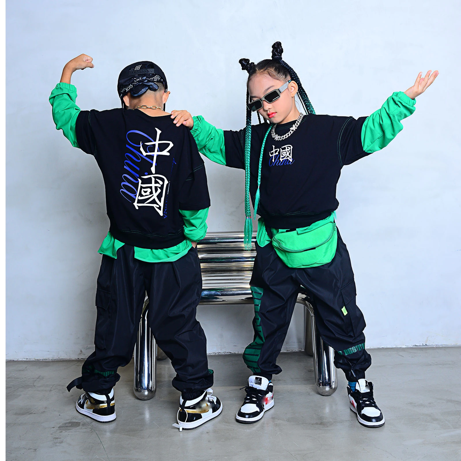 

Детские танцевальные костюмы в китайском стиле в стиле хип-хоп для мальчиков и девочек джазовые современные танцевальные костюмы свободны...