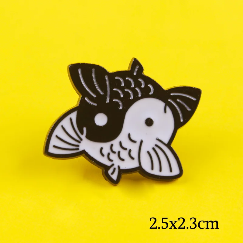 Черно-белые значки для рыбы на одежде в японском стиле эмалированные аниме