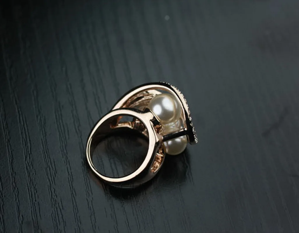 Кольцо из австрийского хрусталя с искусственным жемчугом | Украшения и