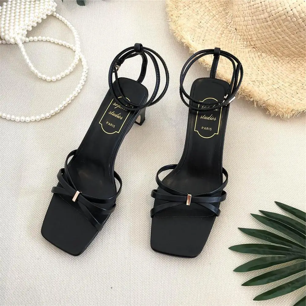 Женские босоножки на среднем каблуке с открытым носком в Корейском