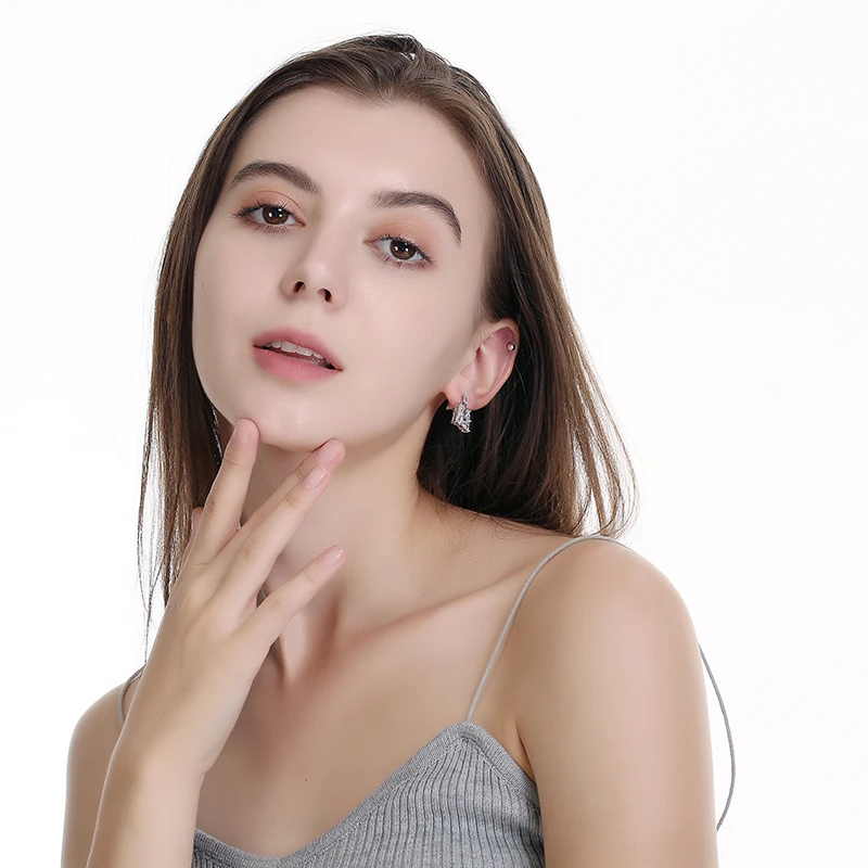 Женские серьги-гвоздики с фианитами золотистого цвета