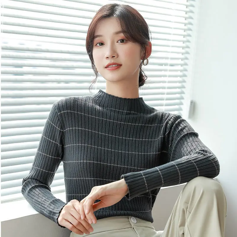 Женский приталенный свитер универсальный трикотажный пуловер с высоким