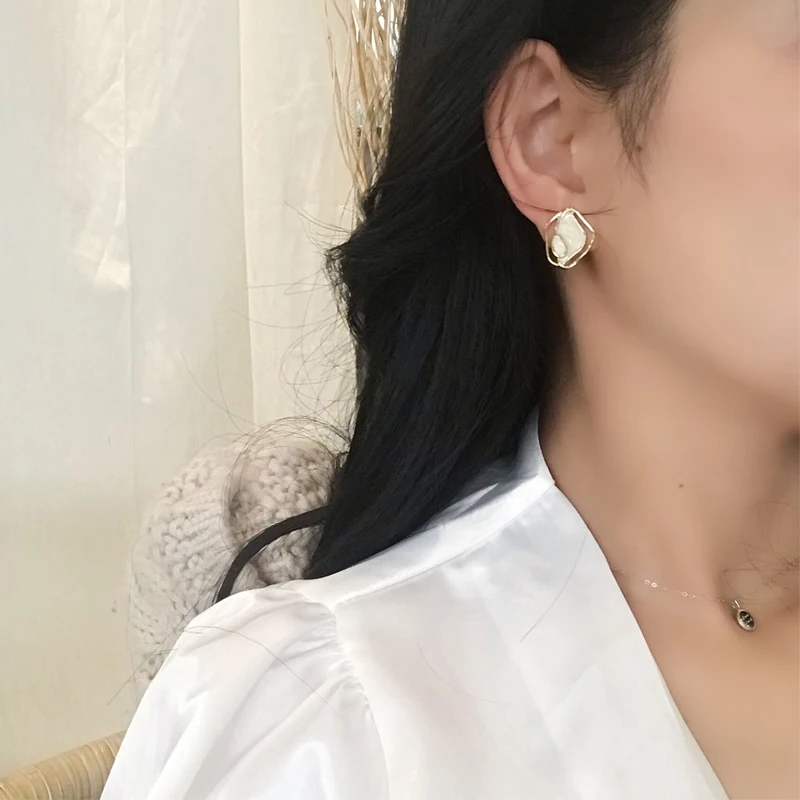 

Korean Fashion Shell Acetate Geometric Irregular Enamel Stud Earrings for Women Trendy Minimalism Jewelry New Cute Earrings
