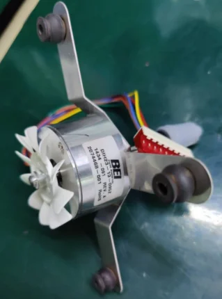 

Двигатель вентилятора, P/N: 6600-1057-600 для инкубатора Ge, жираф (новый, оригинальный)-