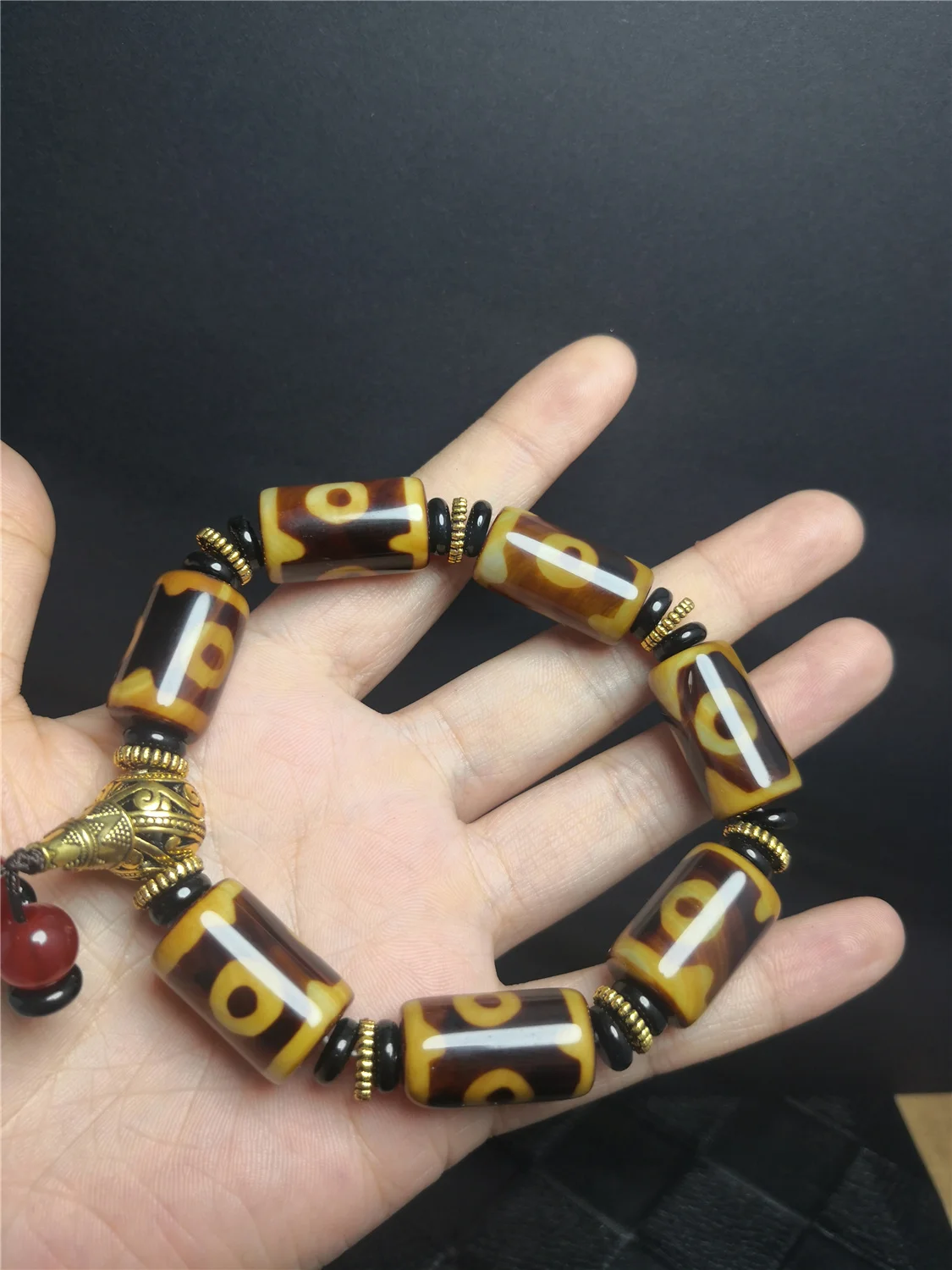 Мужской браслет из натурального старого агата с защитой от сглаза