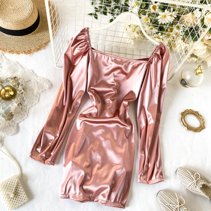 Женское атласное платье с квадратным вырезом длинным рукавом и