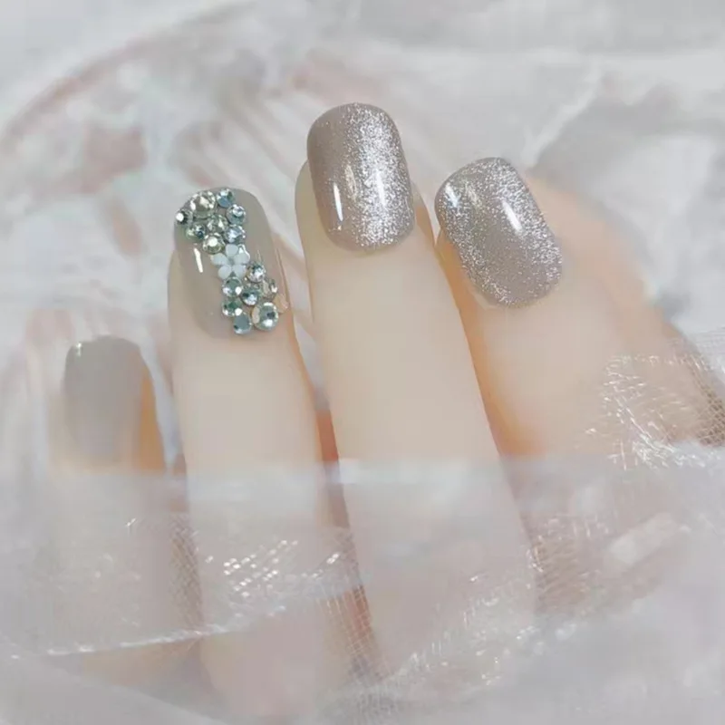 

24Pcs/Set Fake Nails Shiny Nail Patch Sweet Style Glue Type Removable Short Paragraph Manicure Fully Covered Nail Decoration
