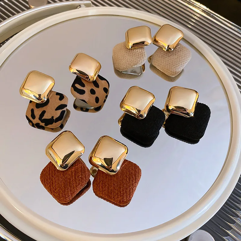

S925 Silver Fashion Elegant Temperament Women Stud Earrings Leopard Classic Luxury Square Geometric Simple Stud Earrings