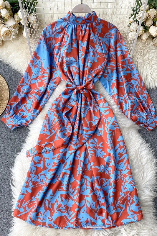 2020 Spring Net Red Temperament Lace Up Waist Thin Western Air Bubble Sleeve Retro Printing Vacation Dress | Женская одежда