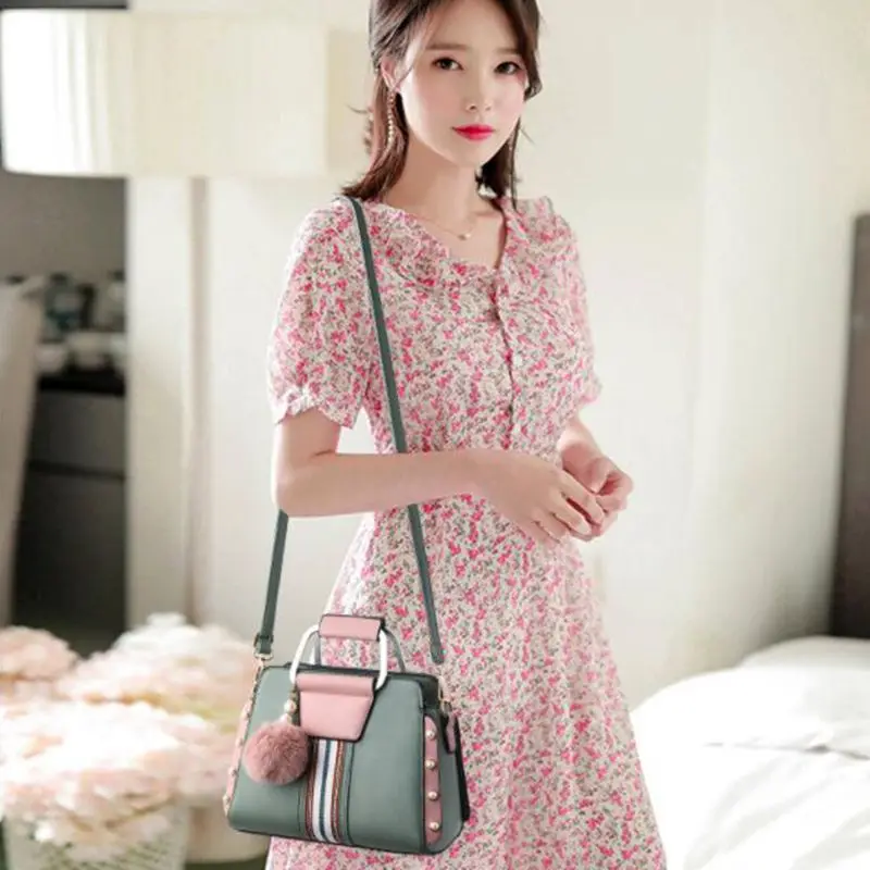 

Contrast Colors Elegant Shoulder Bag Trendy Women Crossbody Bags Fur Ball Pendant Rivet Luxury Designer Ladies Top-handle Totes