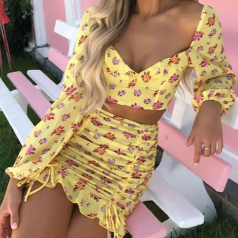 

Spring and Autumn Fashion Long Sleeve Two-piece Floral Chiffon Short Skirt with Wood Ears Halter Lantern Sleeve Pleated Skirt