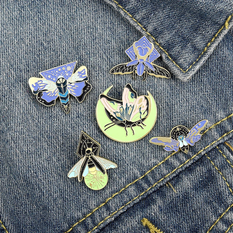 

Luminous Enamel Pins Custom Moth Butterfly Moon Brooches Bag Lapel Pin Cartoon Insect Badge Jewelry Gift for Friends Wholesale