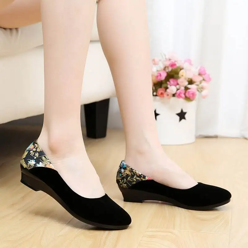 

High Quality 2021 Women Flats Women Shoes Brand Driving Shoes Spring Summer Women Casual Shoes Comfortable office mother Shoes