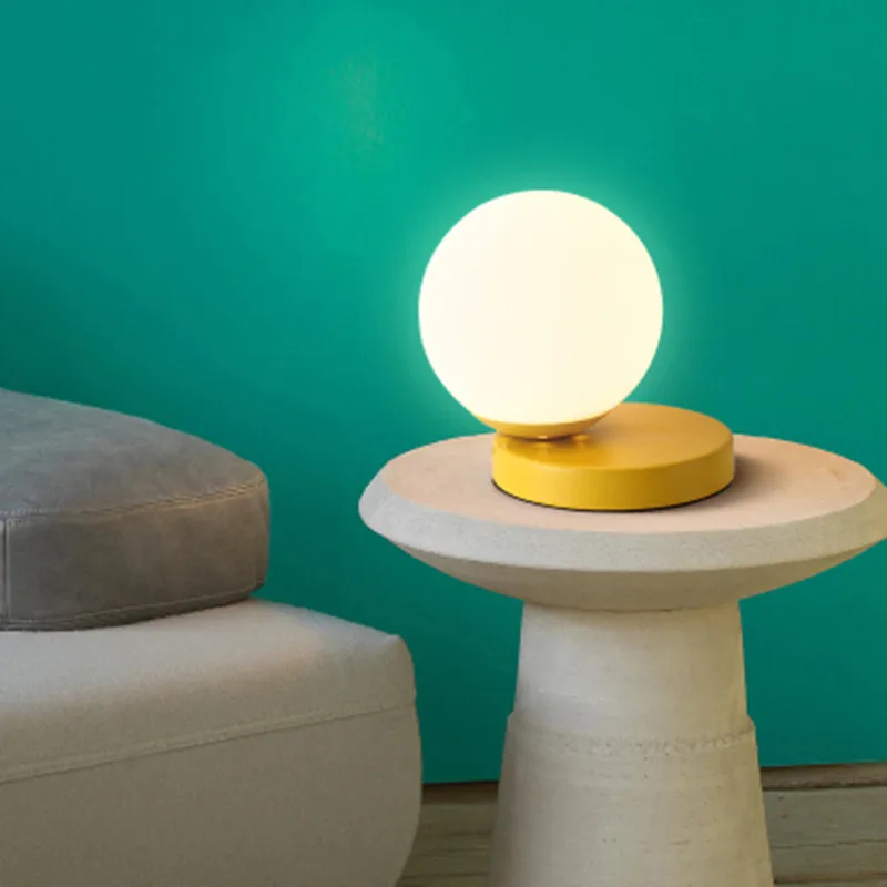 Скандинавская настольная лампа простой современный прикроватный светильник