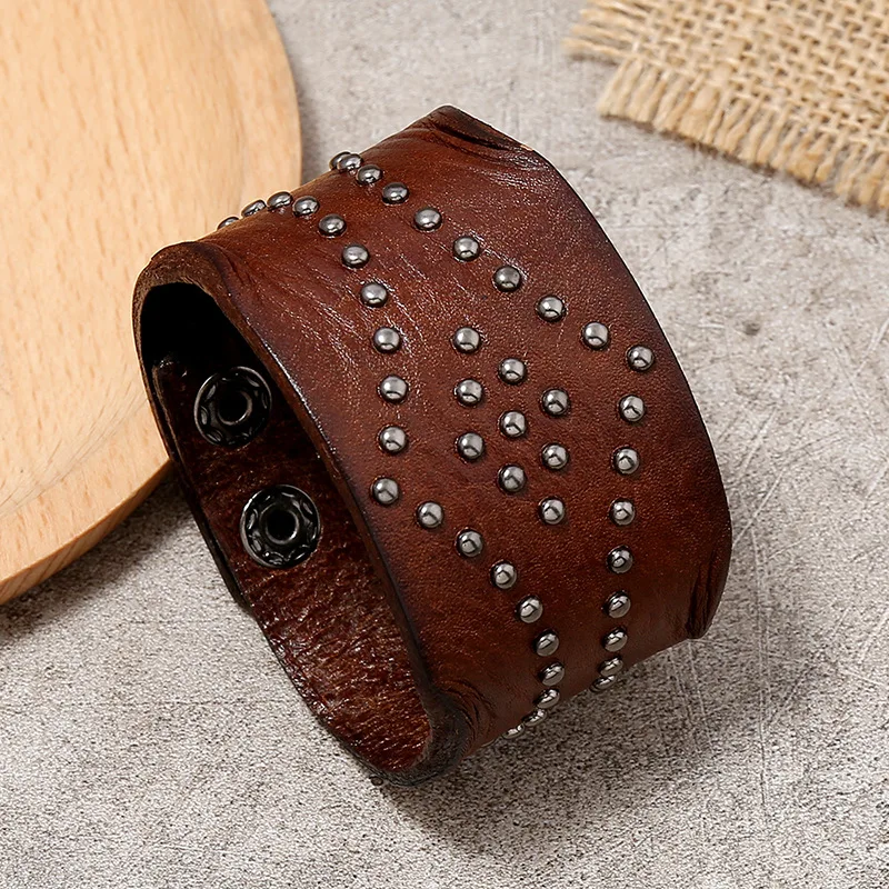

Flat Brown Genuine Leather Cuff Bangle Charms Rivet Crafts Punk Men Jewelry Simple Fashion Wrap Bracelets Gift Men Women